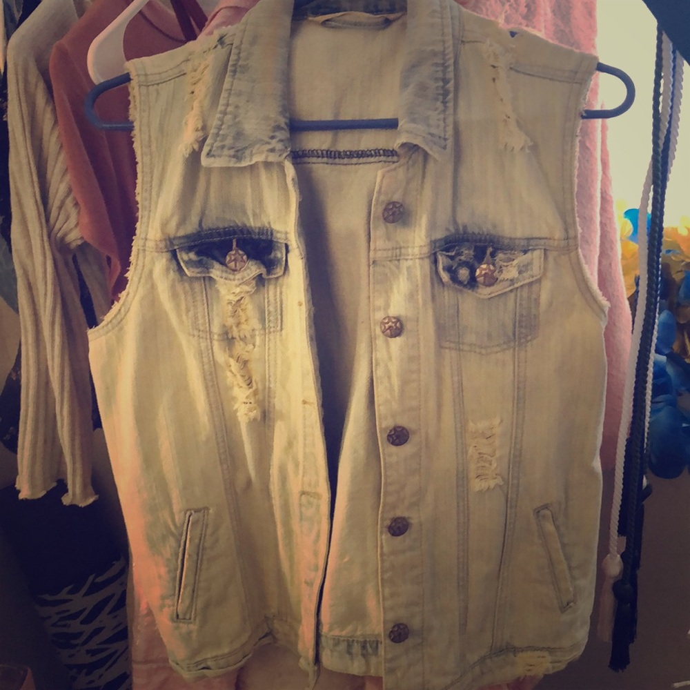 Sleeveless jean jacket